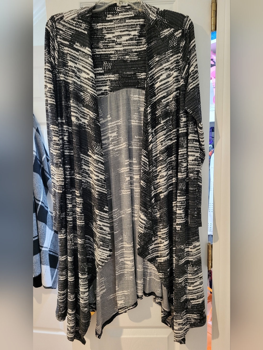 Pure Essence Black & White Patterned Top